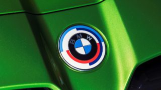 値下げです！ BMW　50周年記念　エンブレム　美品 BMW純正 M 50th Anniversary エンブレム＋取付グロメット 5